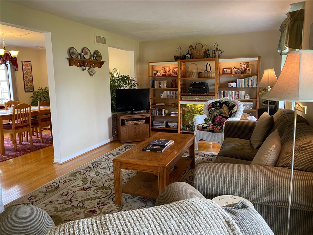 14 Sandhurst Drive Irondequoit, NY 14617 - Photo 4 of 44