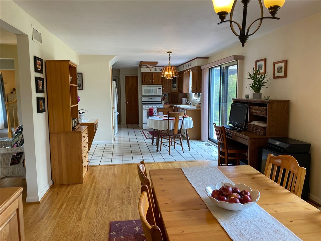 14 Sandhurst Drive Irondequoit, NY 14617 - Photo 8 of 44