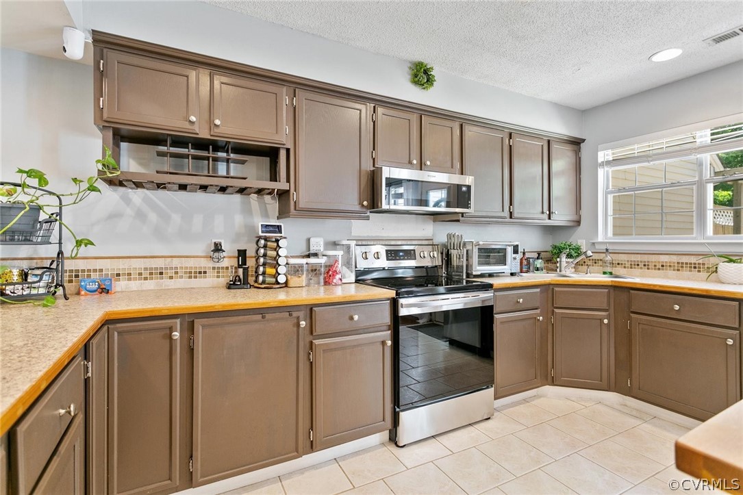 172 Corwin Circle Hampton, VA 23666 - Photo 1 of 33 Gallery Image 1