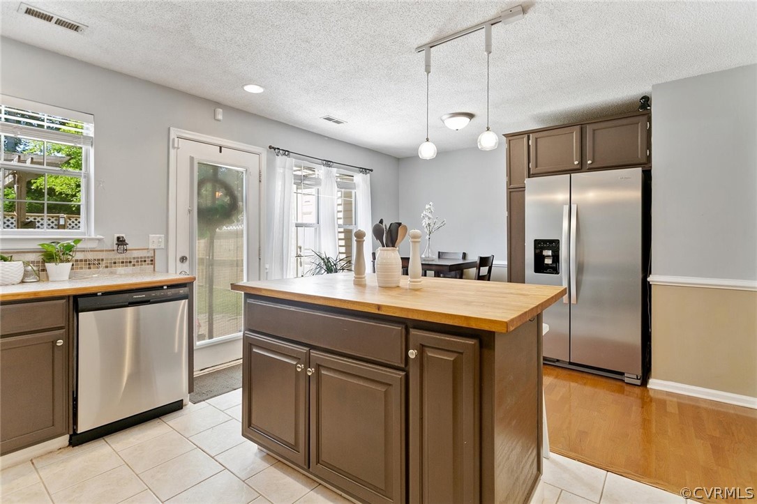 172 Corwin Circle Hampton, VA 23666 - Photo 2 of 33 Gallery Image 2