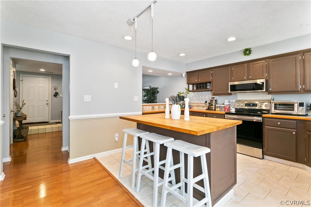 172 Corwin Circle Hampton, VA 23666 - Photo 4 of 33 Gallery Image 4