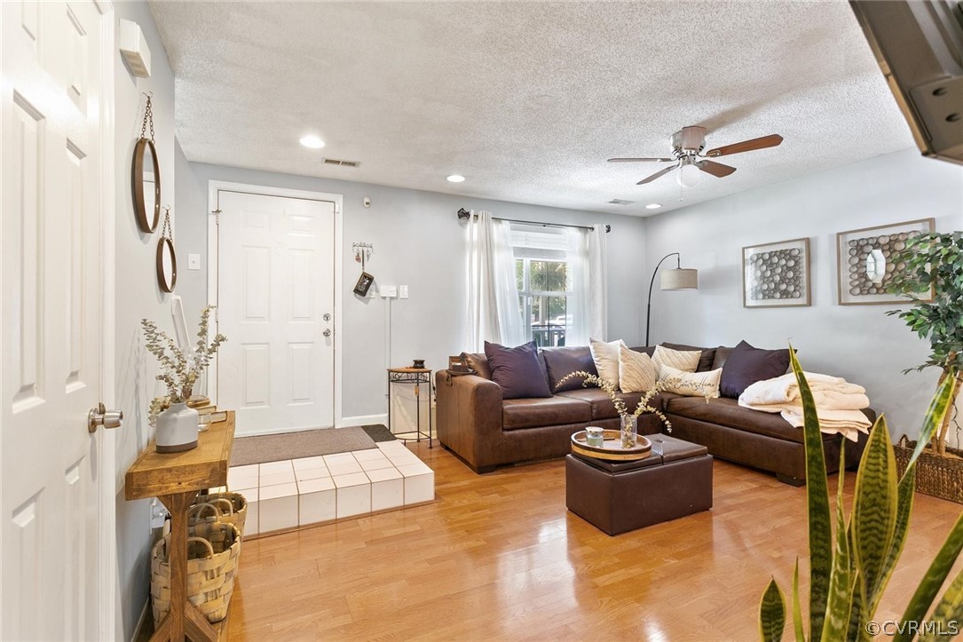 172 Corwin Circle Hampton, VA 23666 - Photo 9 of 33 Gallery Image 9