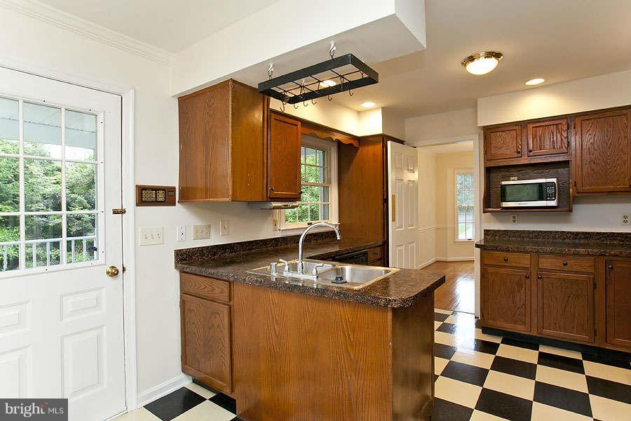 1062 Siler Road Winchester, VA 22603 - Photo 10 of 30 Kitchen