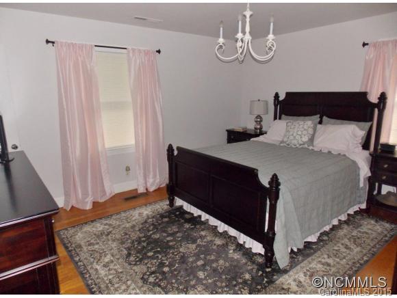 211 Balsam Road Hendersonville, NC 28792 - Photo 8 of 20 Gallery Image 8