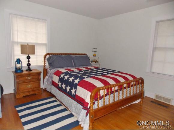 211 Balsam Road Hendersonville, NC 28792 - Photo 10 of 20 Gallery Image 10