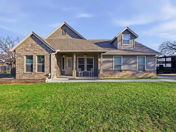 $360,000 | 913 Carpenter Street, Azle, TX 76020