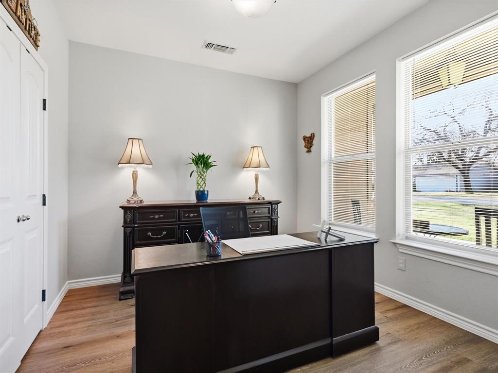 913 Carpenter Street Azle, TX 76020 - Photo 11 of 27