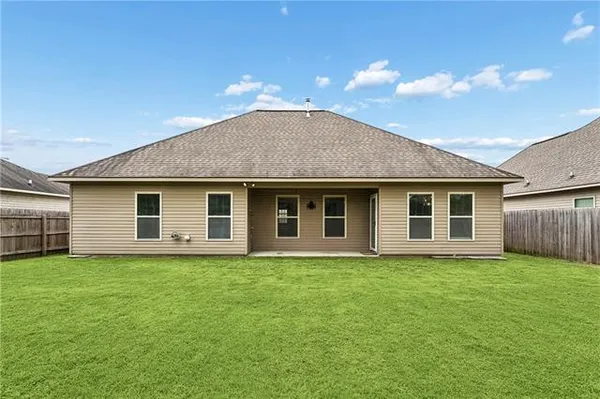 $2,100 | 1025 East Creek Court, Covington, LA 70435