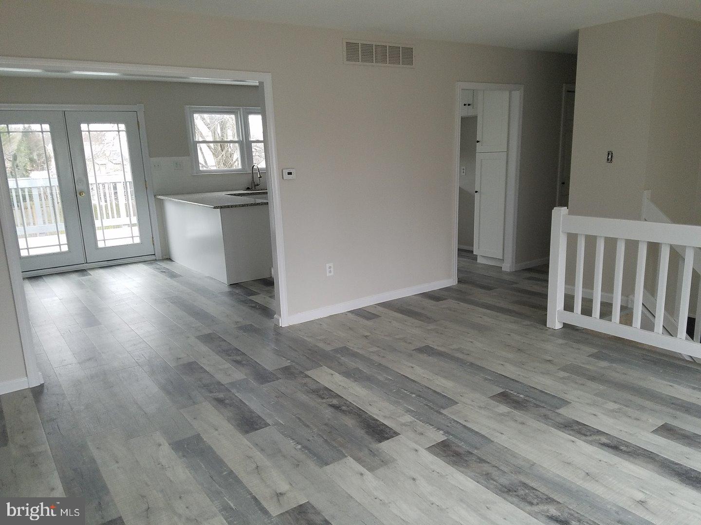 13 Constitution Road Clementon, NJ 08021 - Photo 3 of 18 Living Room
