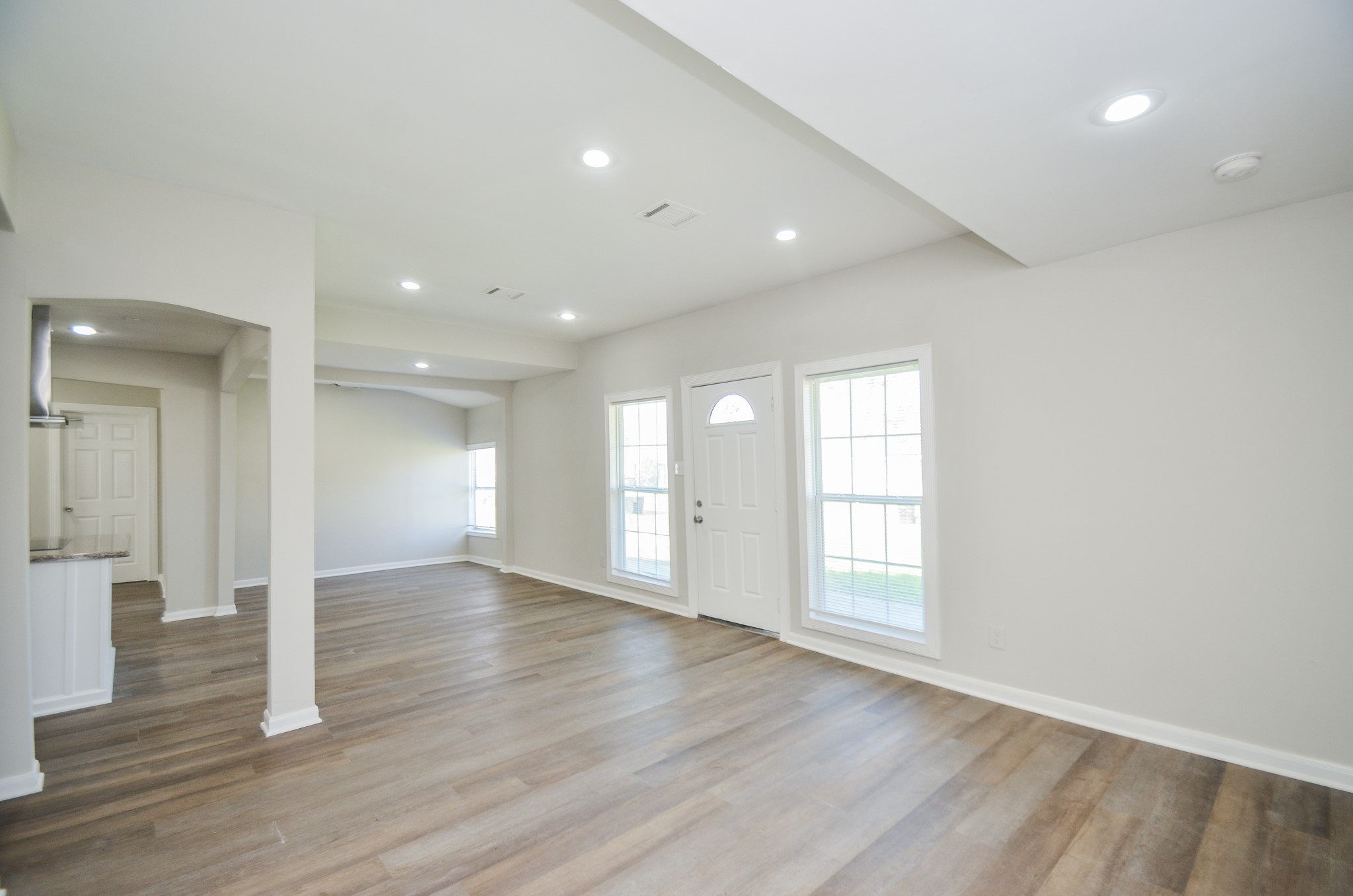 5238 Keystone Street Houston, TX 77021 - Photo 8 of 31 Inviting home ready for your personal touch.