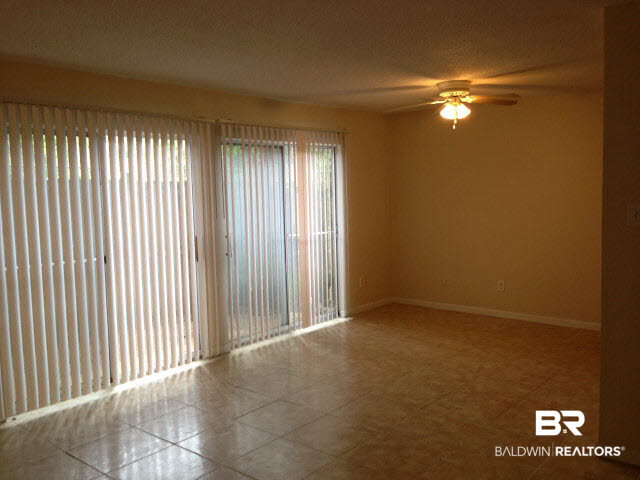 6701 Dickens Ferry Road, Unit 10 Mobile, AL 36608 - Photo 4 of 7 Dining Room