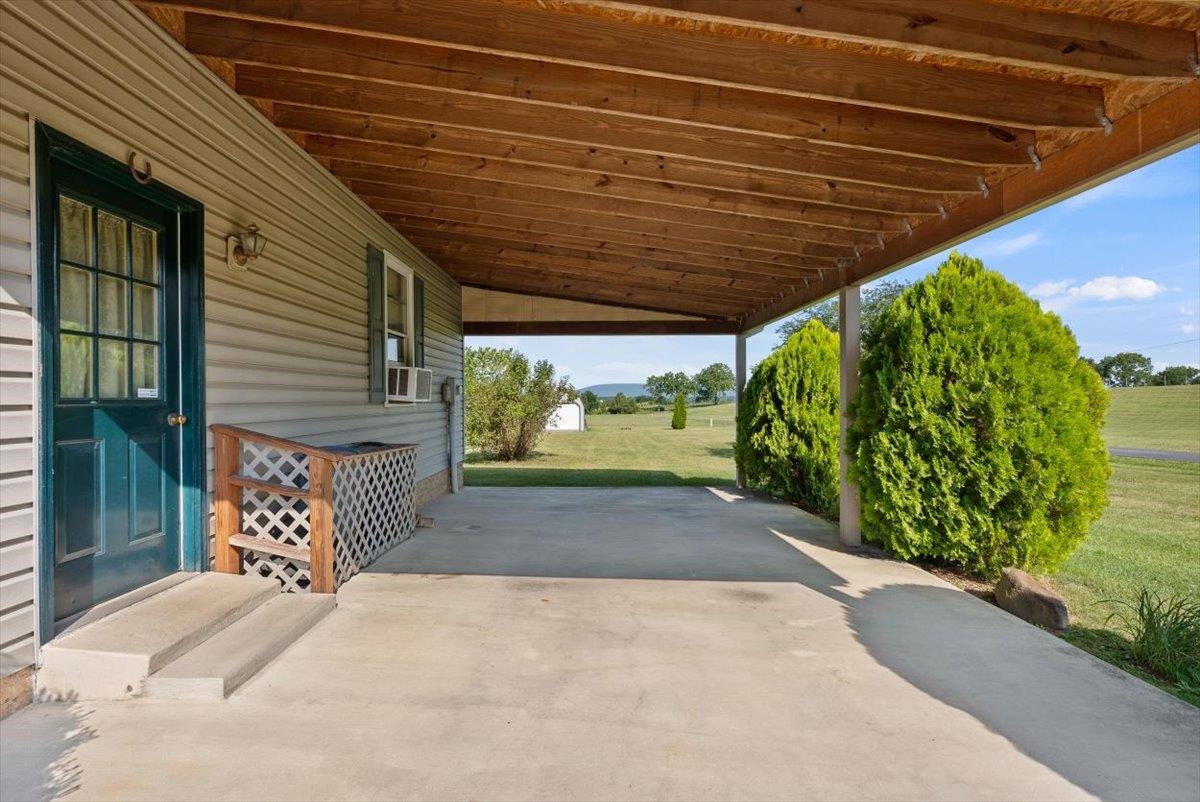 6910 Ida Road Stanley, VA 22851 - Photo 5 of 43 Gallery Image 5