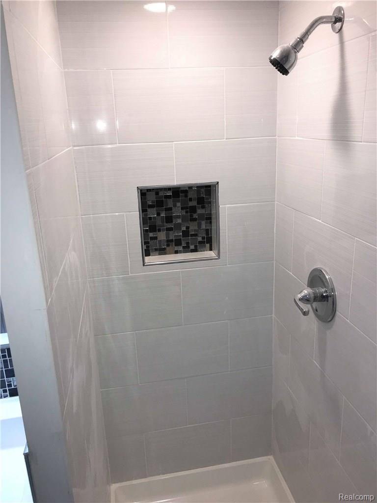 4208 Kendall Road Warren, MI 48091 - Photo 20 of 36 38071826_10156213835676253_5940975939818094592_n.jpg