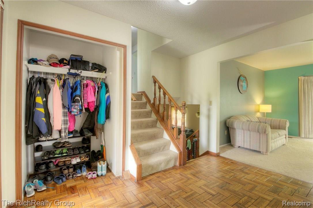 46513 Maidstone Road Canton, MI 48187 - Photo 18 of 56 18_fb.jpg