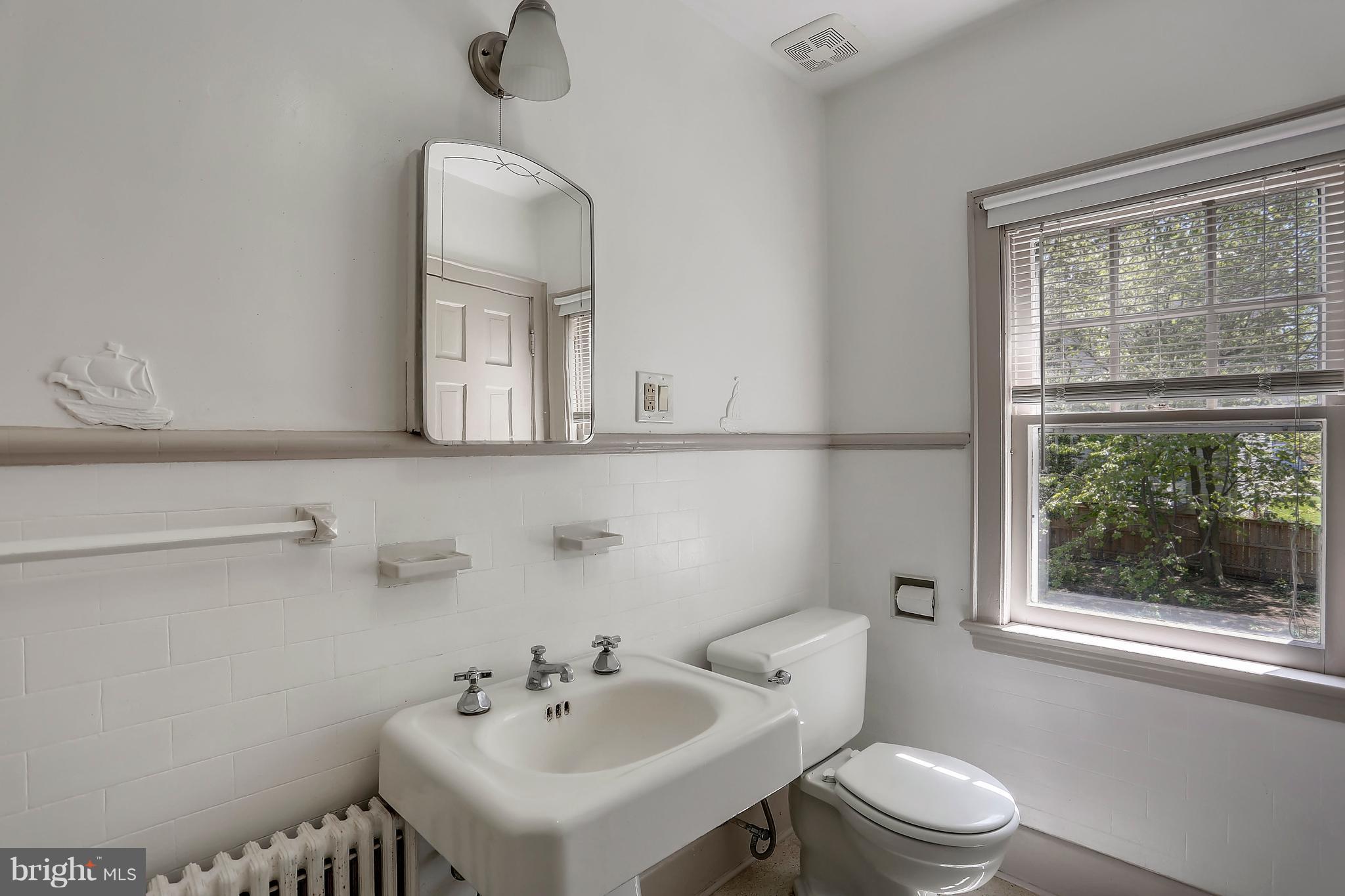 1916 Locust Grove Road Silver Spring, MD 20910 - Photo 16 of 27 Bath
