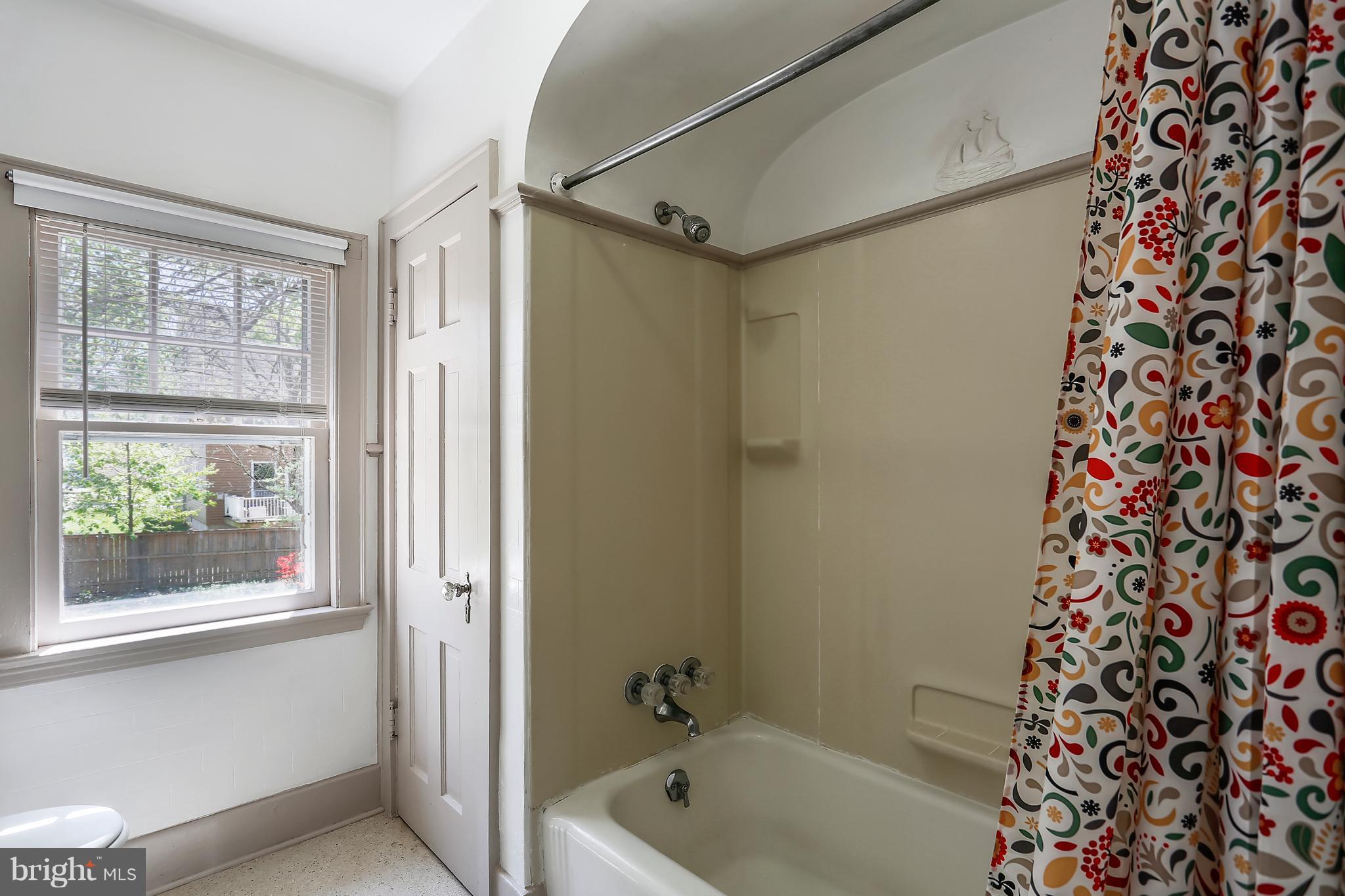 1916 Locust Grove Road Silver Spring, MD 20910 - Photo 17 of 27 Bath