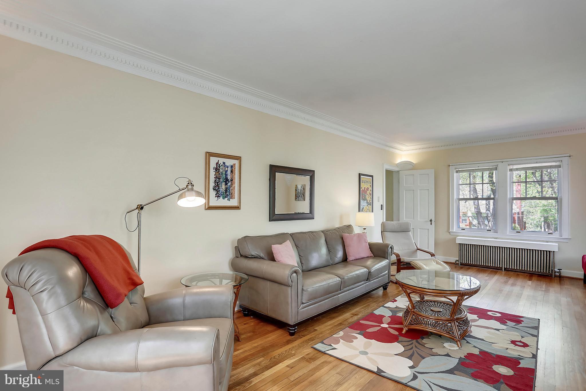 1916 Locust Grove Road Silver Spring, MD 20910 - Photo 5 of 27 Living Room