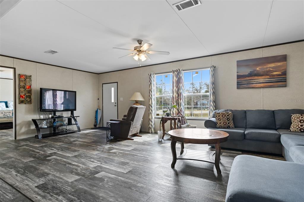 40545 Stewart Road Zephyrhills, FL 33540 - Photo 5 of 24