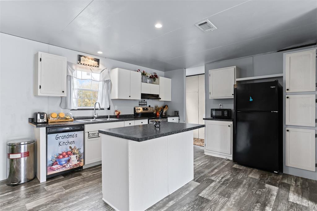 40545 Stewart Road Zephyrhills, FL 33540 - Photo 9 of 24