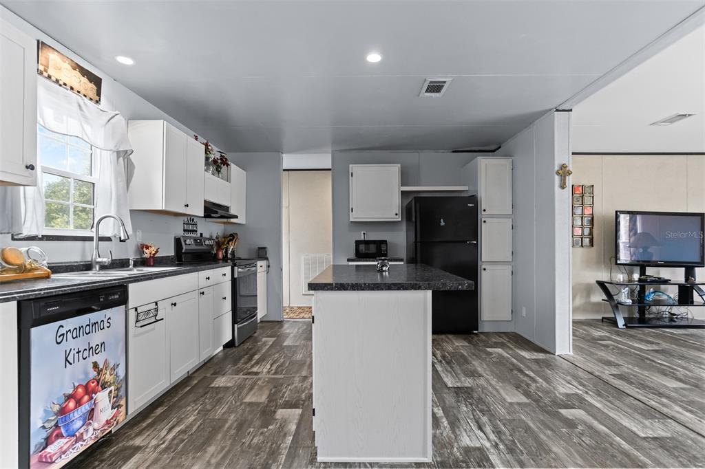 40545 Stewart Road Zephyrhills, FL 33540 - Photo 10 of 24