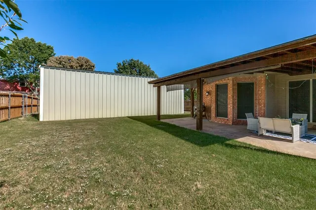 a view of a house with backyard and porch
