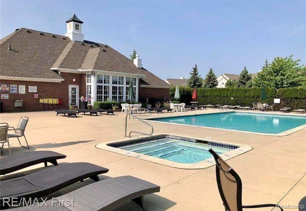46117 Rhodes Drive, Unit 298 Macomb, MI 48044 - Photo 26 of 28 Gallery Image 26