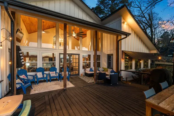 $595,000 | 1805 East Lake Drive, Gladewater, TX 75647