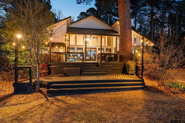 $595,000 | 1805 East Lake Drive, Gladewater, TX 75647