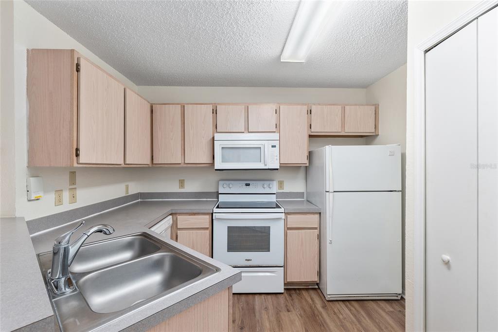 3705 Southwest 27th Street, Unit 412 Gainesville, FL 32608 - Photo 12 of 35