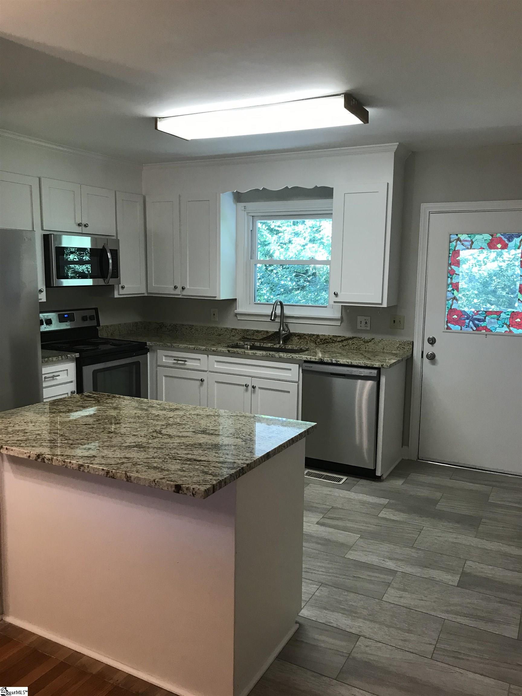 6 A Crescent Ridge Drive Greenville, SC 29615 - Photo 4 of 15