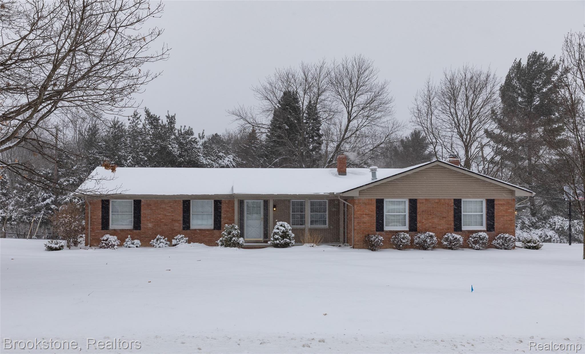 2751 Hillendale Drive Rochester, MI 48309 - Photo 5 of 33 Loads of Curb Appeal