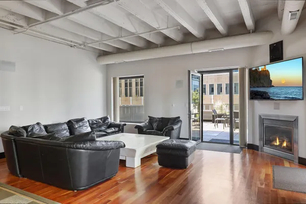 $3,995 | 601 South Marquette Avenue, Unit 402, Minneapolis, MN 55402