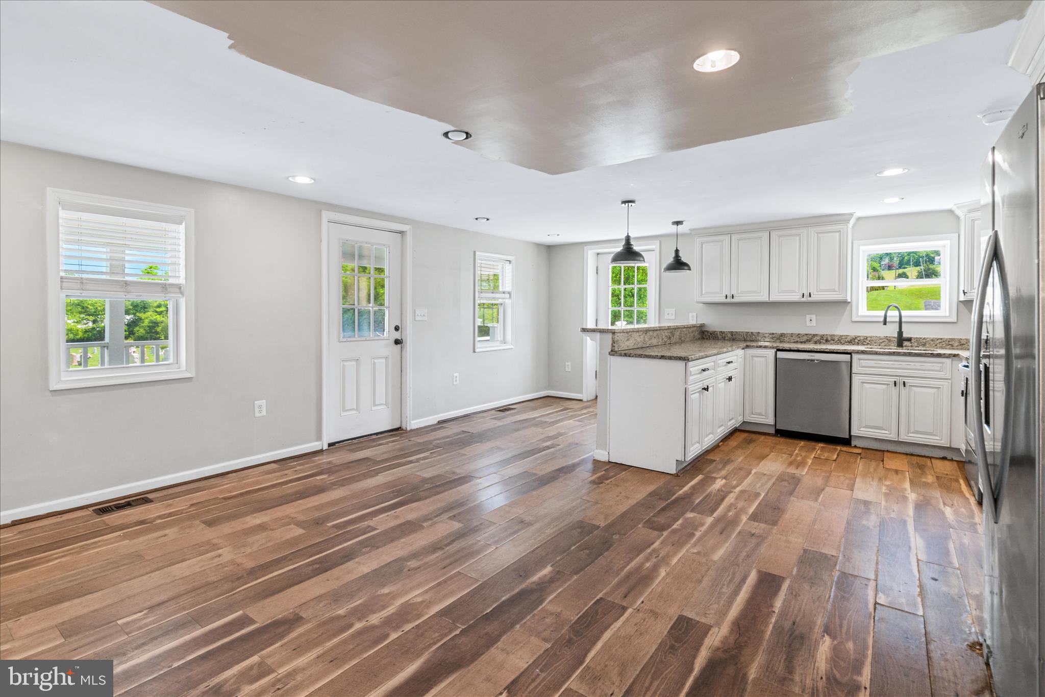 20219 Locust Grove Road Rohrersville, MD 21779 - Photo 11 of 46 Newer Cabinetry