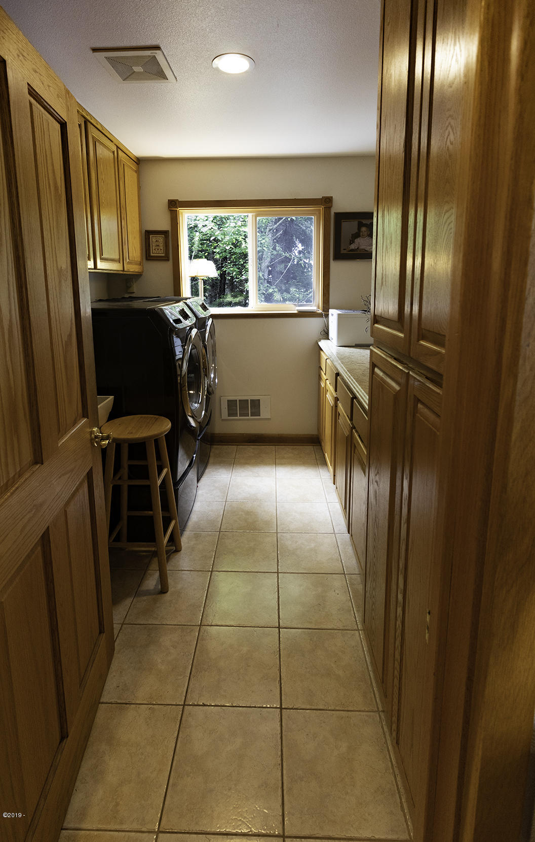 122 Reeves Circle Yachats, OR 97498 - Photo 11 of 40 laundry