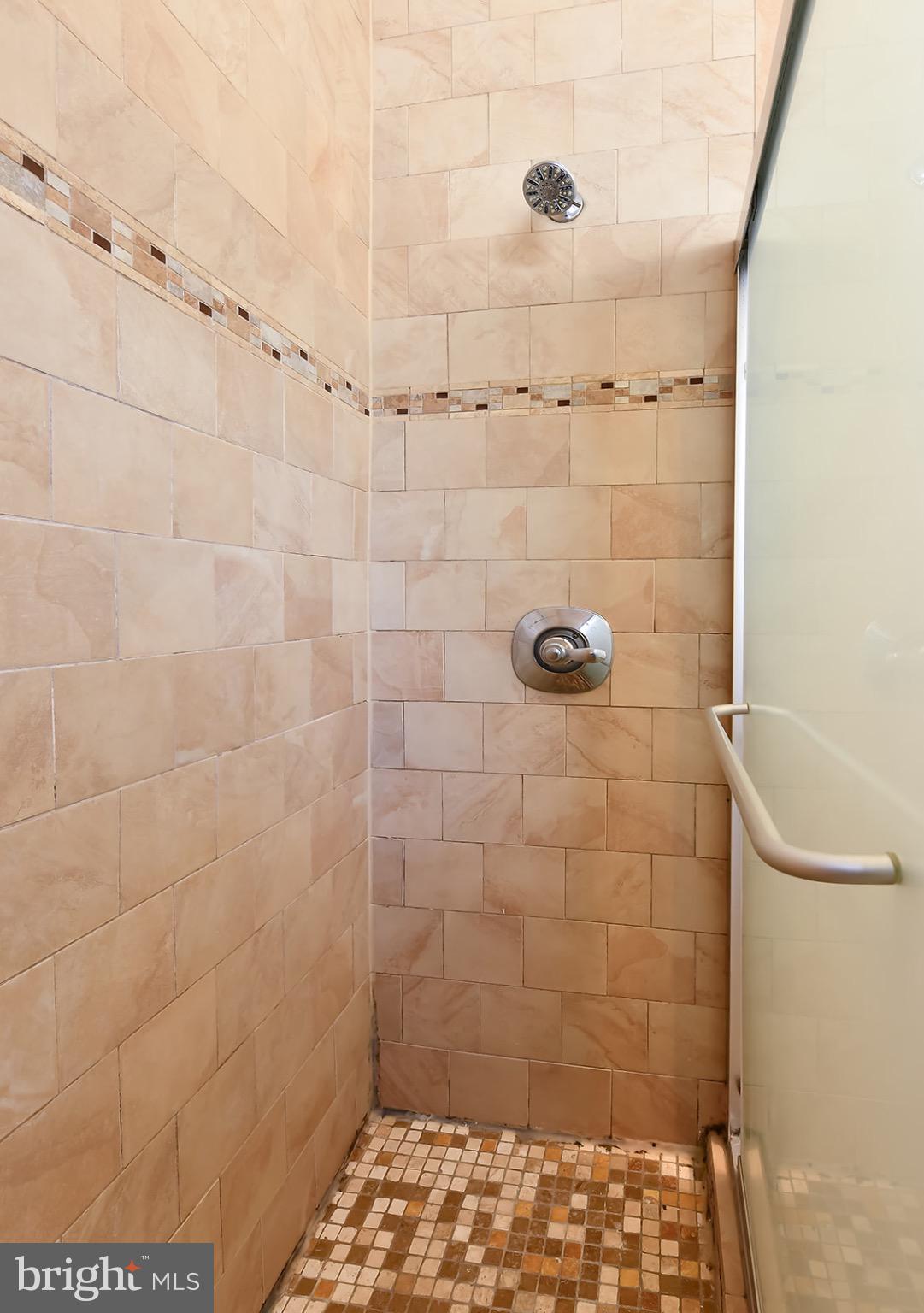 112 Linhigh Avenue Nottingham, MD 21236 - Photo 24 of 45 Main level Shower