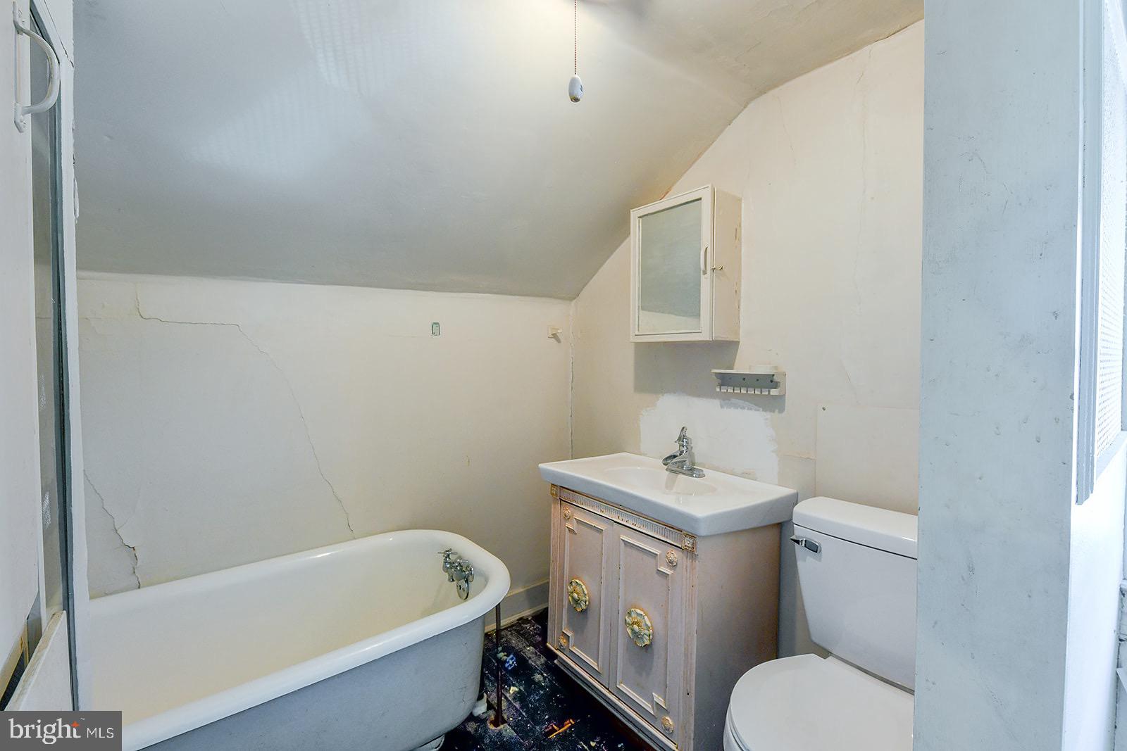 112 Linhigh Avenue Nottingham, MD 21236 - Photo 32 of 45 Upper Level Bath