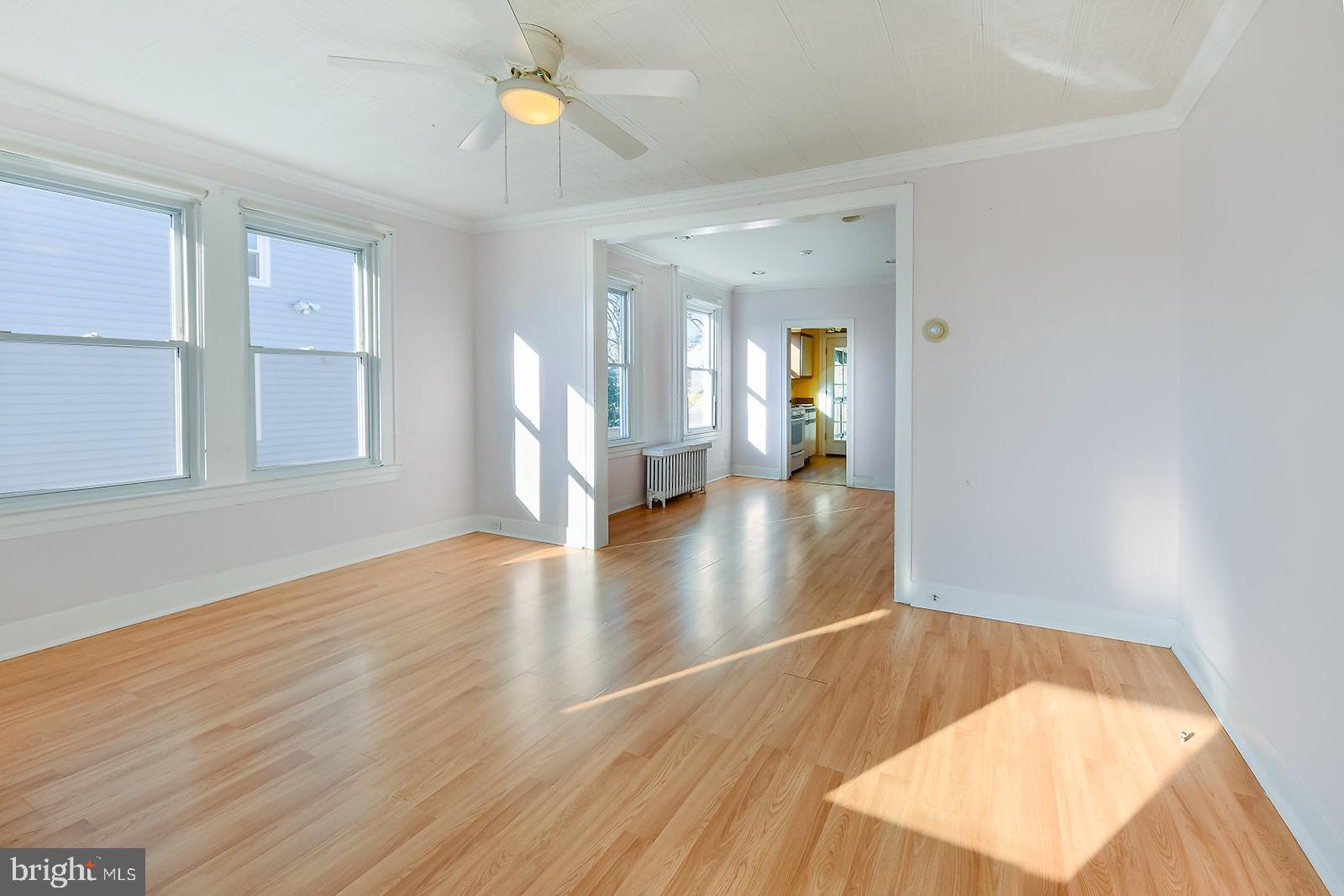 112 Linhigh Avenue Nottingham, MD 21236 - Photo 4 of 45 Living Room at main entrance open and airy