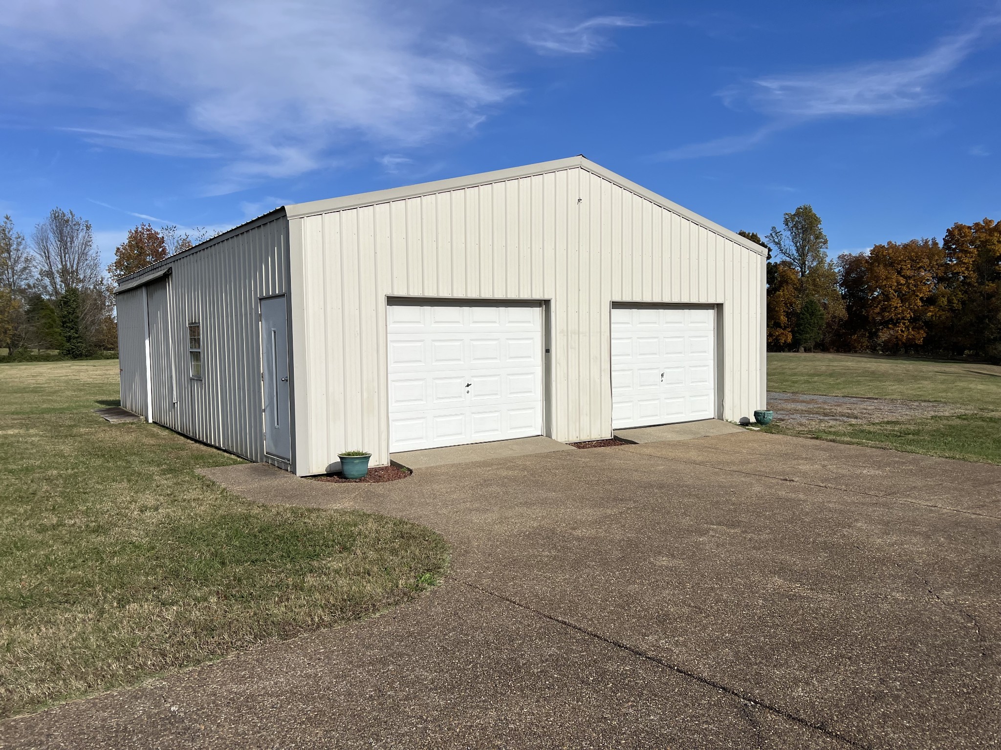 3716 Scottsville Road Lafayette, TN 37083 - Photo 20 of 21 a view of backyard of house