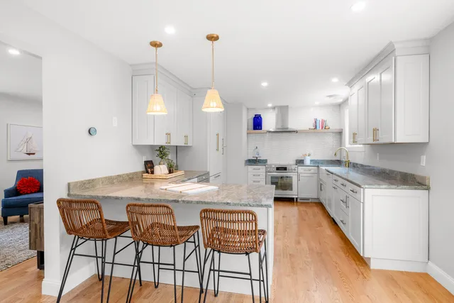 $1,999,000 | 5 Pine Tree Lane, Vineyard Haven, MA 02568