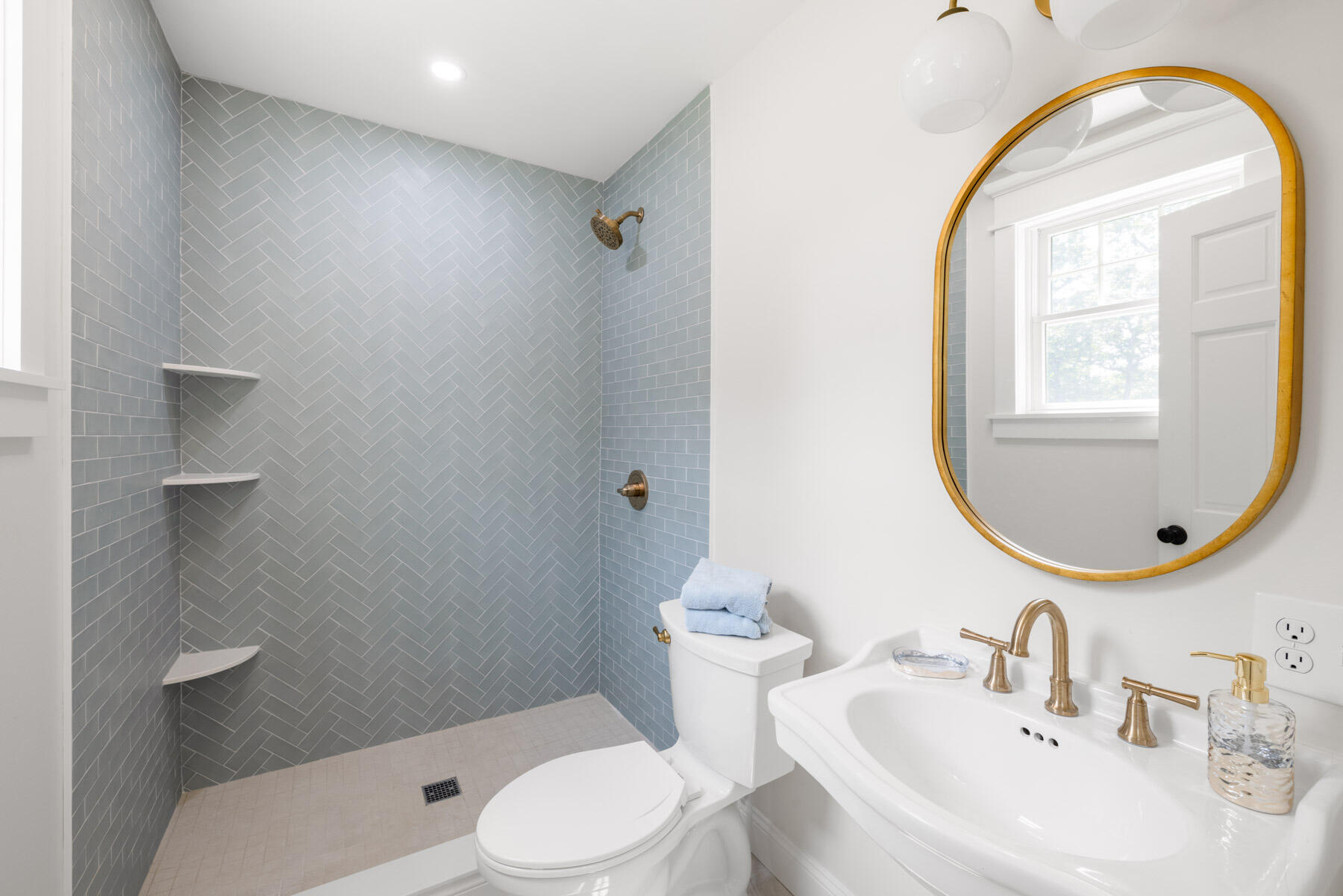 5 Pine Tree Lane Vineyard Haven, MA 02568 - Photo 16 of 29 First Floor Bathroom