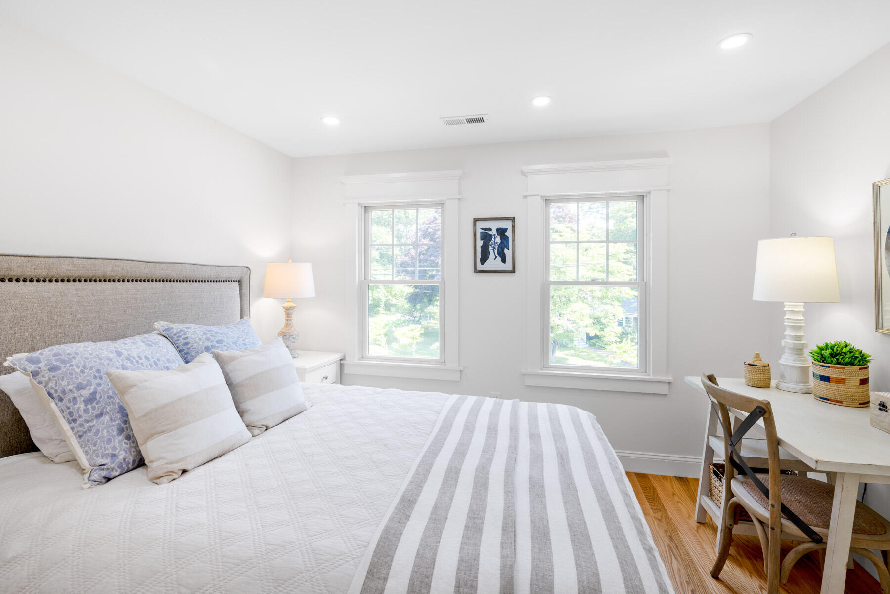 5 Pine Tree Lane Vineyard Haven, MA 02568 - Photo 20 of 29 Guest bedroom