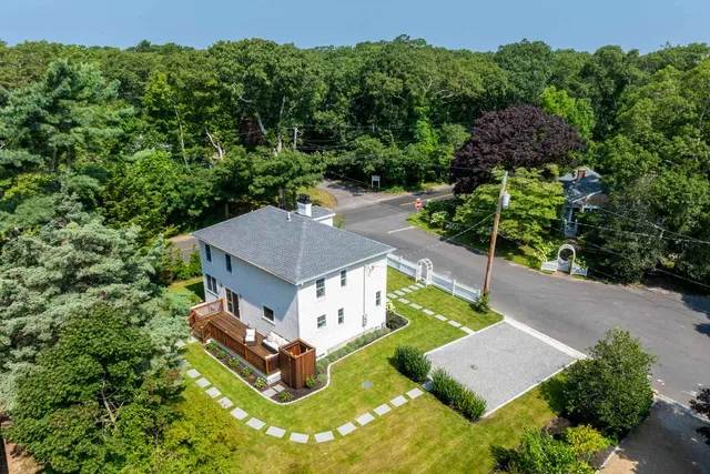 $1,999,000 | 5 Pine Tree Lane, Vineyard Haven, MA 02568