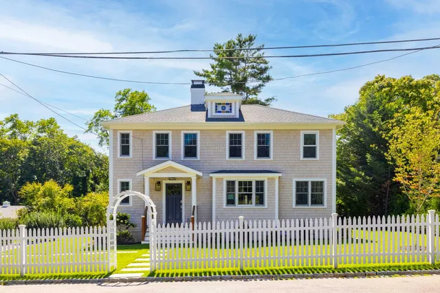$1,999,000 | 5 Pine Tree Lane, Vineyard Haven, MA 02568