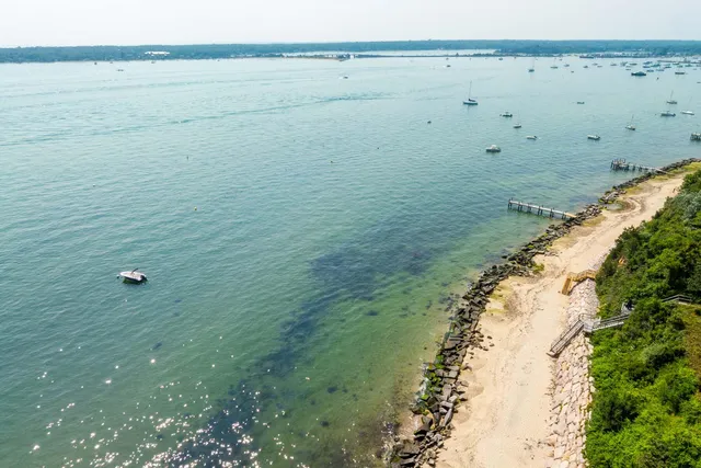 $1,999,000 | 5 Pine Tree Lane, Vineyard Haven, MA 02568