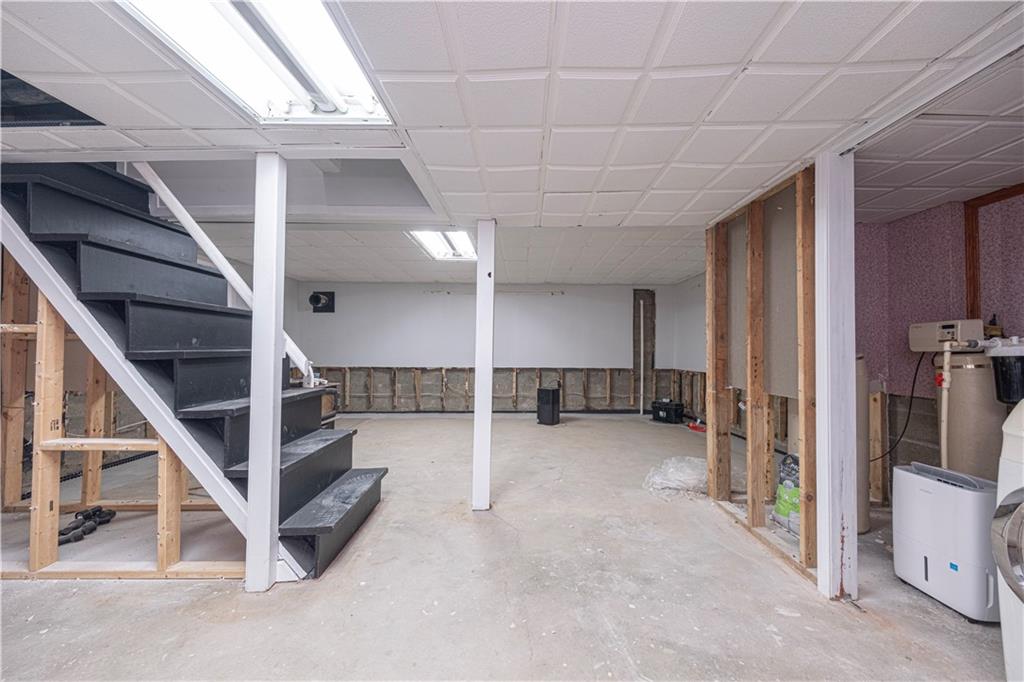 111 Leopard Road Evans City, PA 16033 - Photo 27 of 43 a view of entryway