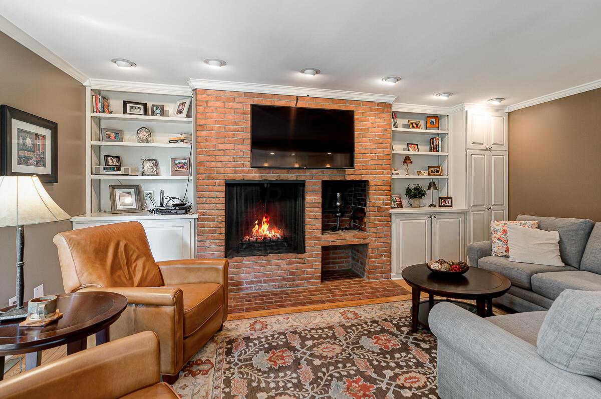 2547 Berwyn Road Upper Arlington, OH 43221 - Photo 3 of 47