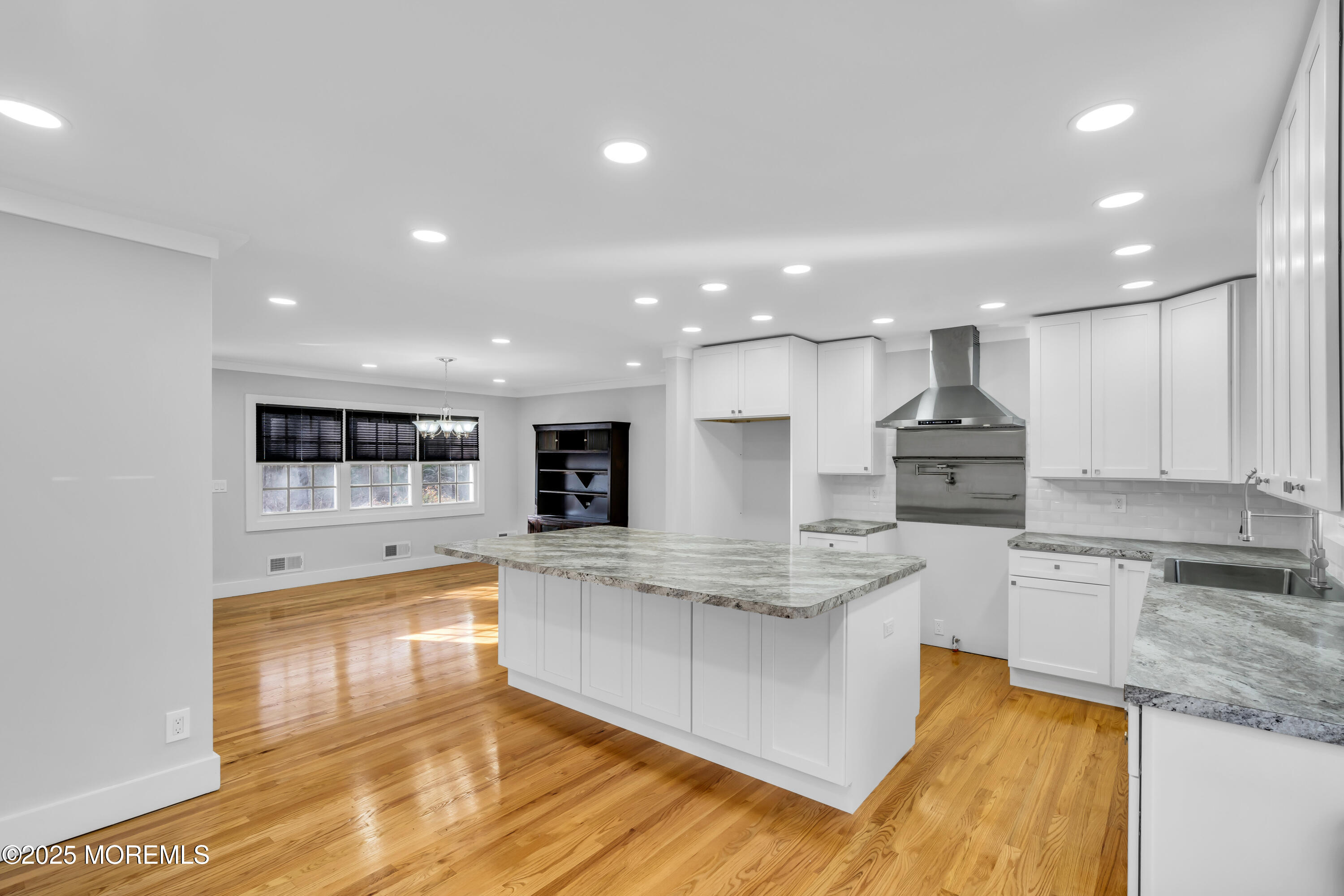 142 Freehold Road Manalapan, NJ 07726 - Photo 12 of 35 ey202078_312