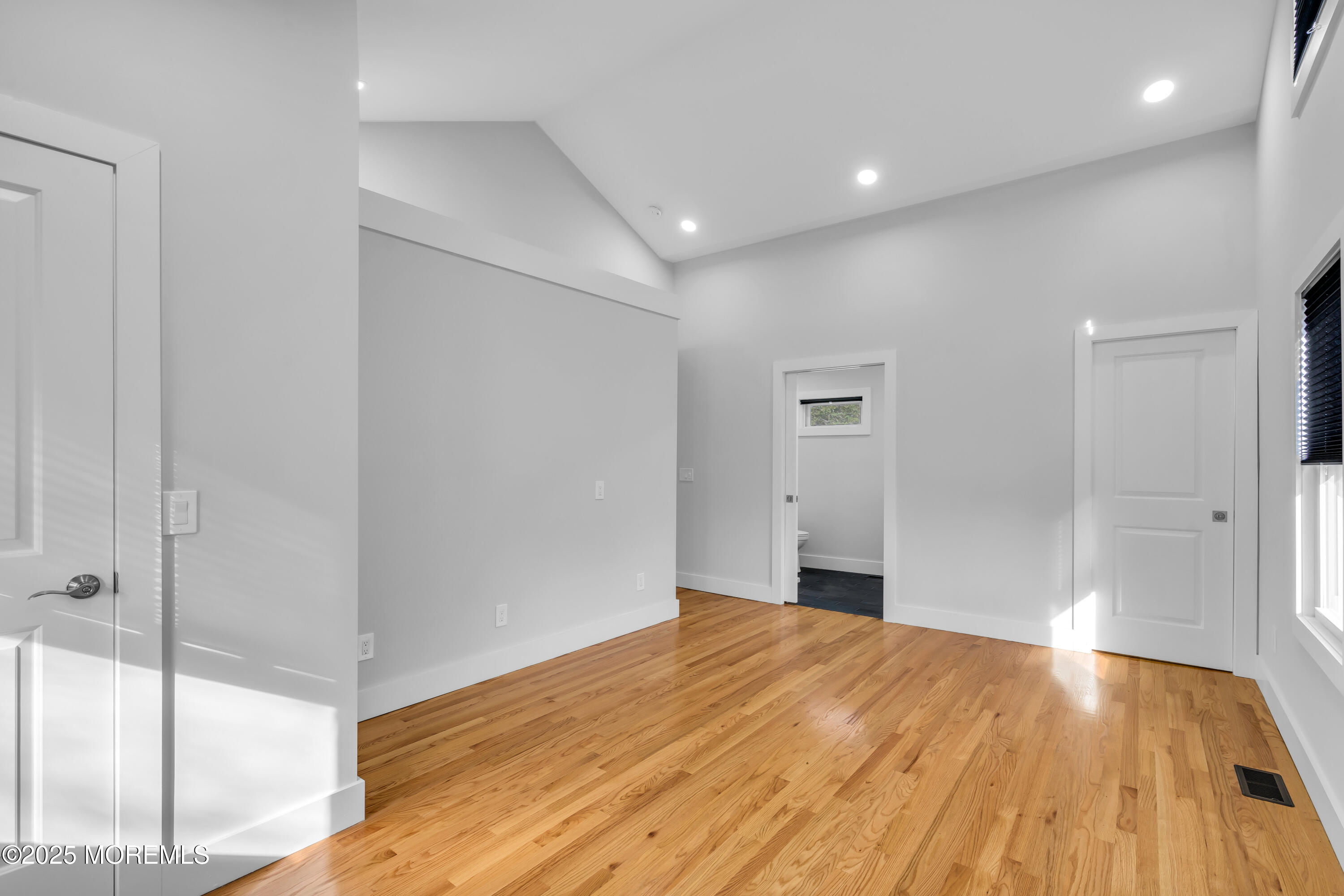 142 Freehold Road Manalapan, NJ 07726 - Photo 15 of 35 ey202118_154