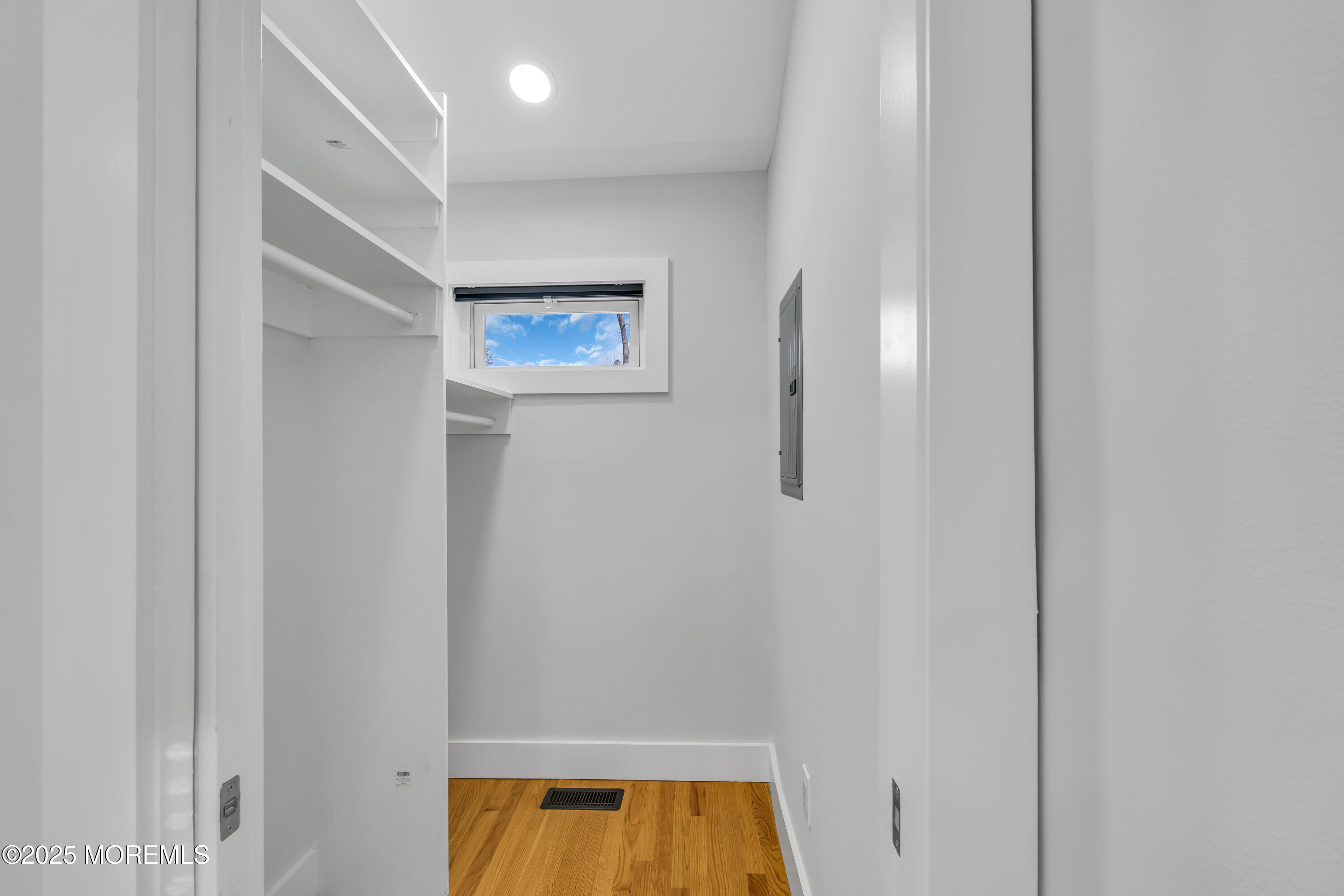 142 Freehold Road Manalapan, NJ 07726 - Photo 16 of 35 ey202123_412