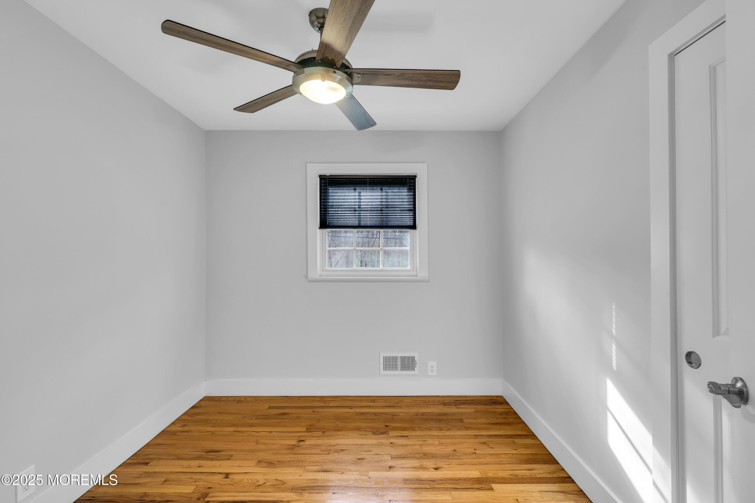 142 Freehold Road Manalapan, NJ 07726 - Photo 21 of 35 ey202153_404